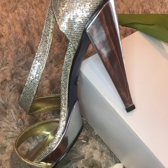 Shoes - Picture 4 of 7